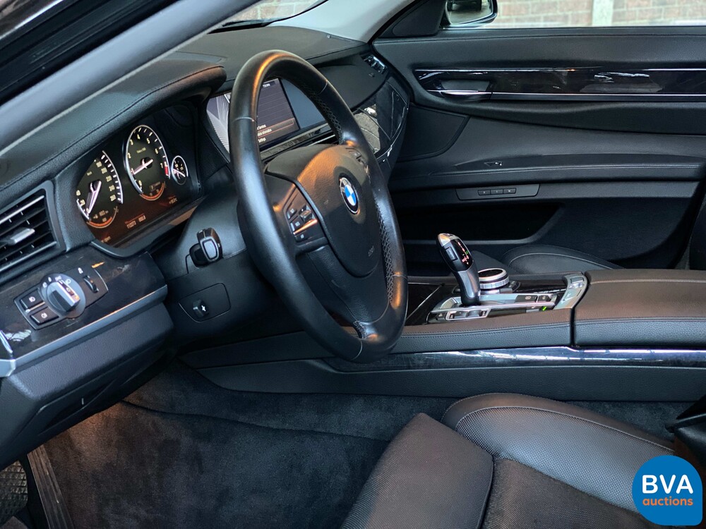 BMW 740i High-Executive 3.0 326 PS 2009.