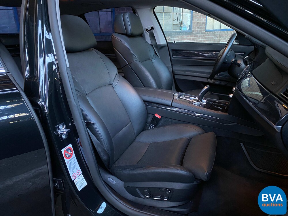 BMW 740i High-Executive 3.0 326 PS 2009.