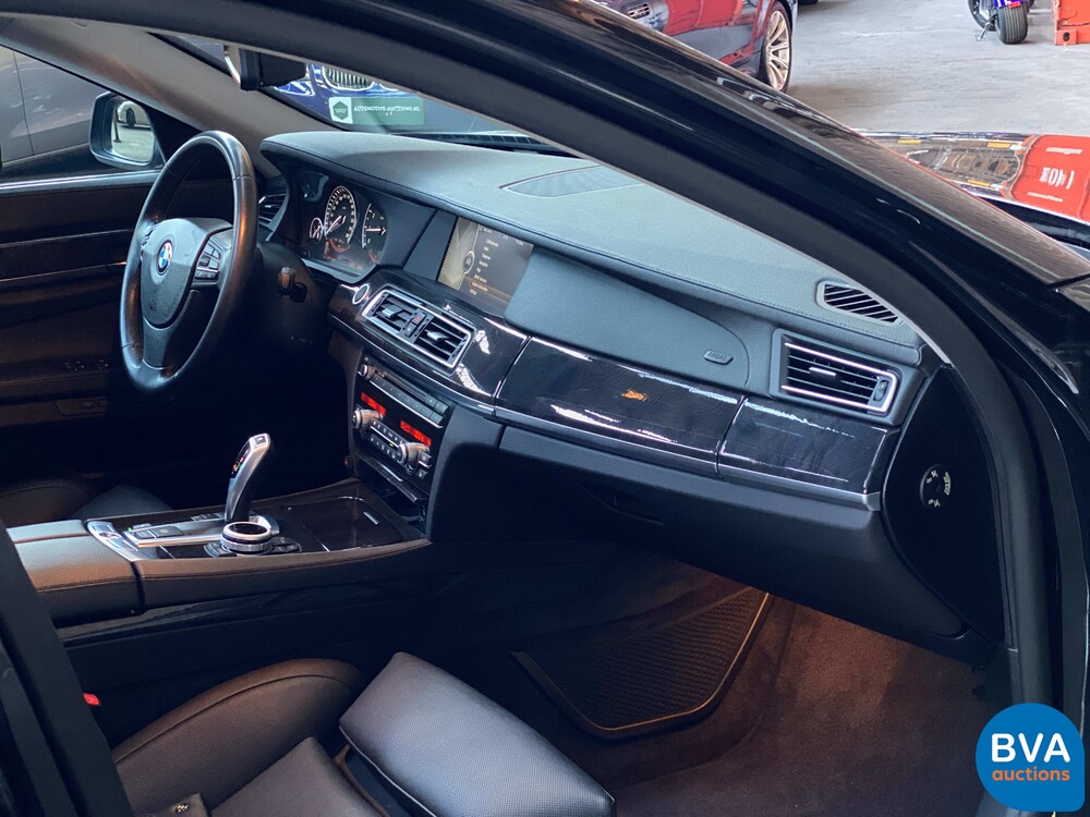 BMW 740i High-Executive 3.0 326 PS 2009.
