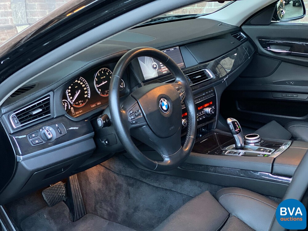 BMW 740i High-Executive 3.0 326 PS 2009.