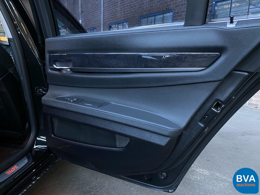 BMW 740i High-Executive 3.0 326 PS 2009.