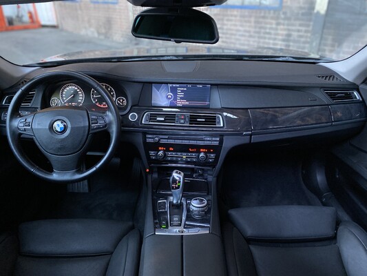 BMW 740i High-Executive 3.0 326 PS 2009.
