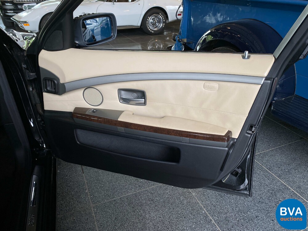 BMW 740i High Executive M-Sport 7er 306pk 2005 -Org NL-, 31-RT-XH.