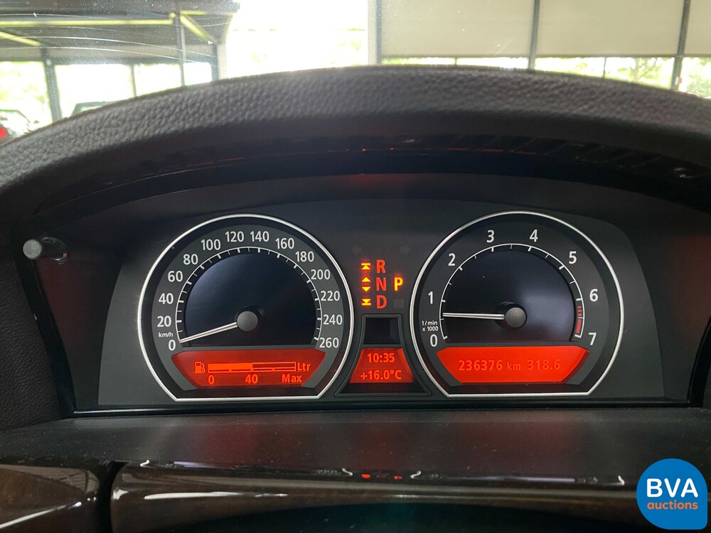 BMW 740i High Executive M-Sport 7er 306pk 2005 -Org NL-, 31-RT-XH.