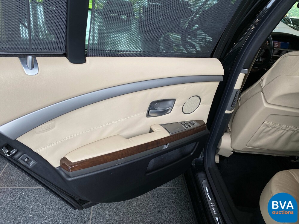 BMW 740i High Executive M-Sport 7er 306pk 2005 -Org NL-, 31-RT-XH.