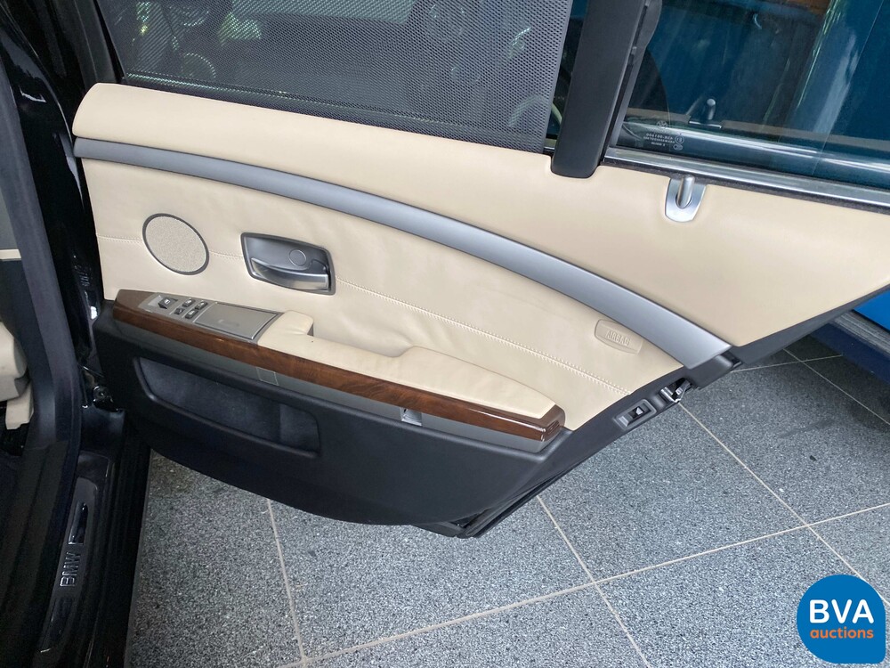 BMW 740i High Executive M-Sport 7er 306pk 2005 -Org NL-, 31-RT-XH.