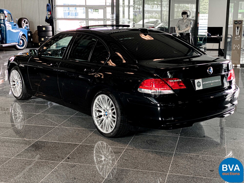 BMW 740i High Executive M-Sport 7er 306pk 2005 -Org NL-, 31-RT-XH.