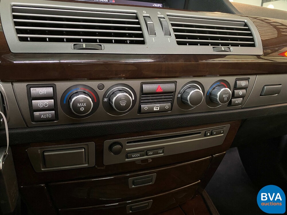 BMW 740i High Executive M-Sport 7er 306pk 2005 -Org NL-, 31-RT-XH.