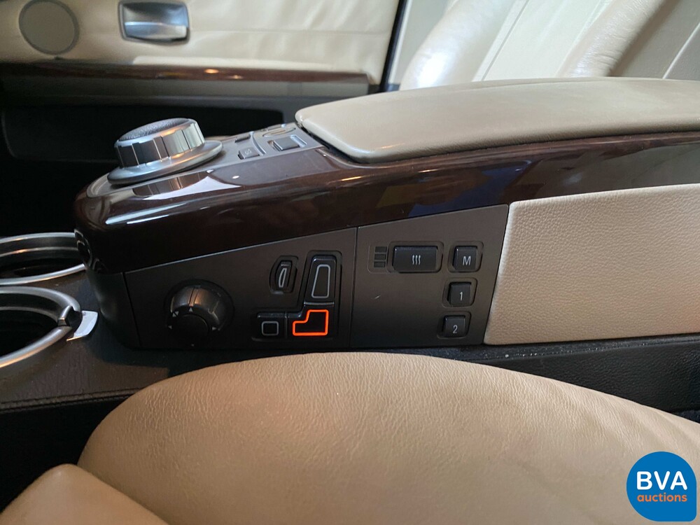 BMW 740i High Executive M-Sport 7er 306pk 2005 -Org NL-, 31-RT-XH.