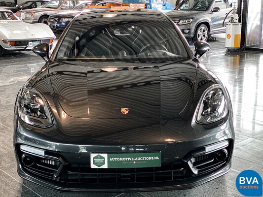Porsche Panamera 4.0 GTS Sportchrono 460pk 2019, NL registration.