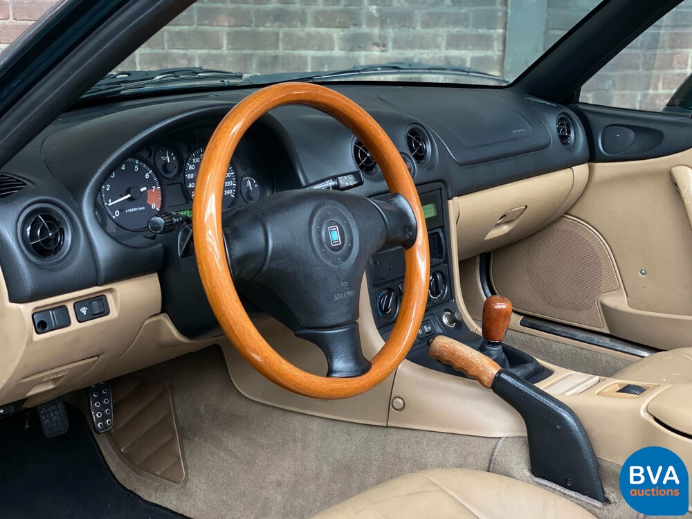 Mazda MX-5 Convertible 1.6 110hp 2000.