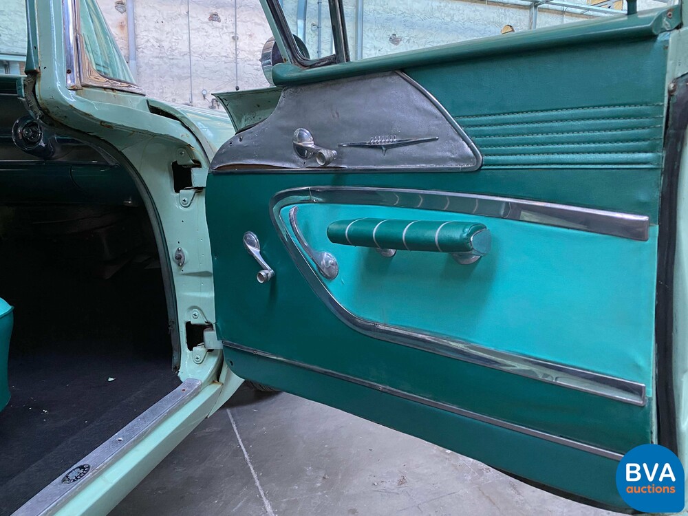 Pontiac Laurentian 1958.