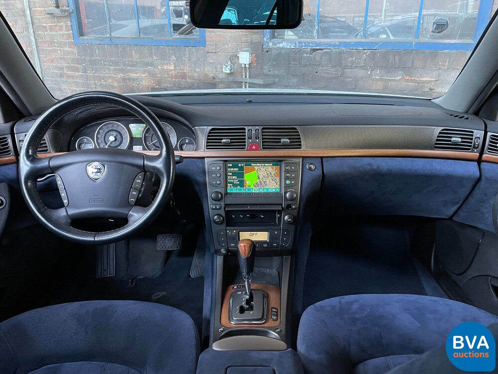 Lancia-These 3.2-24V V6 Emblema 230pk 2005 -Original NL, 22-RF-GB.