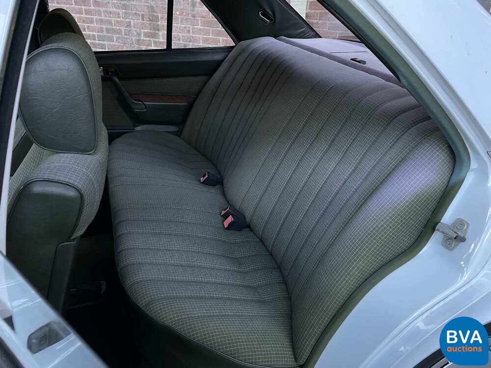 Mercedes-Benz 190E 102 PS W201 1986, 13-JHX-2.