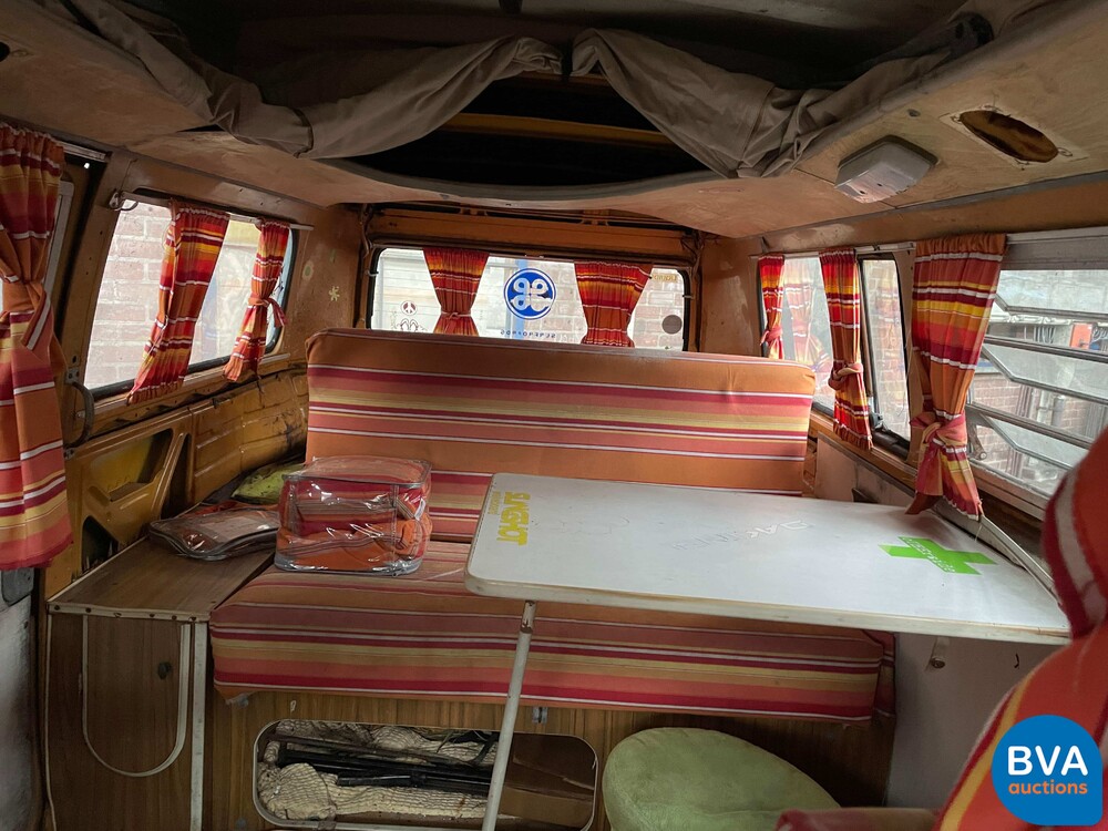 Volkswagen T2 Westfalia Wohnmobiltransporter 1972.