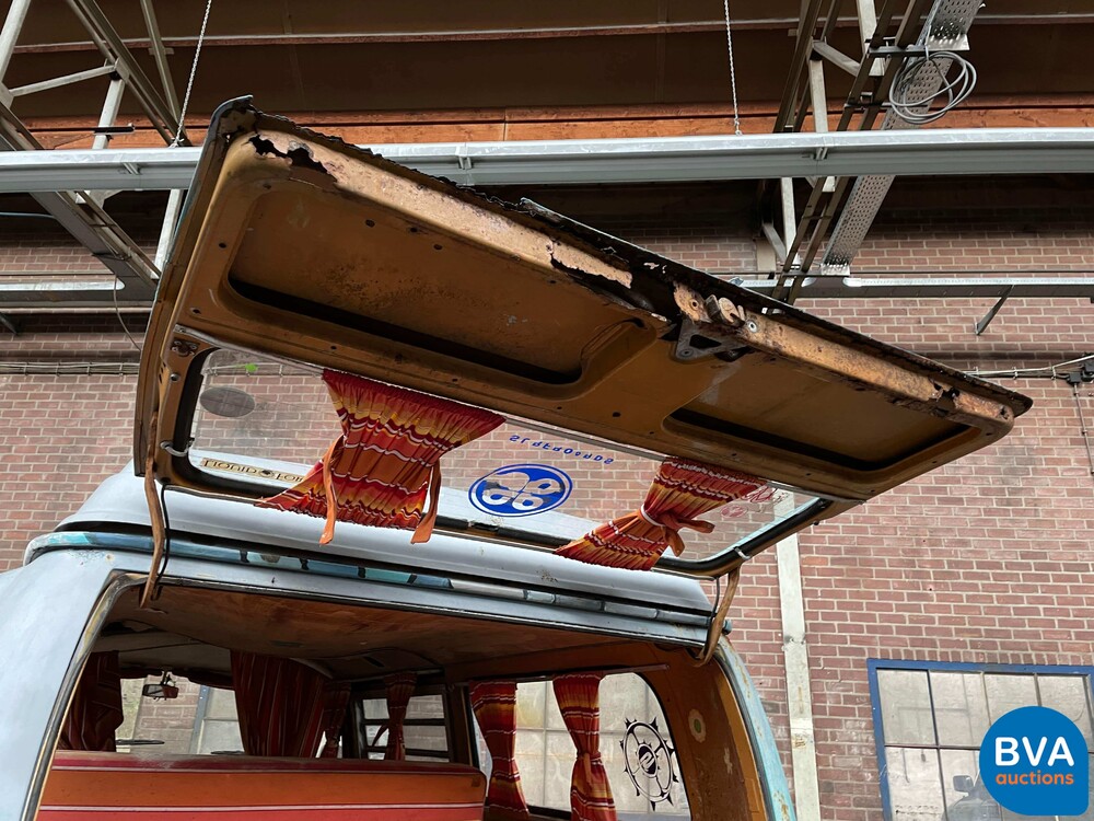 Volkswagen T2 Westfalia Wohnmobiltransporter 1972.
