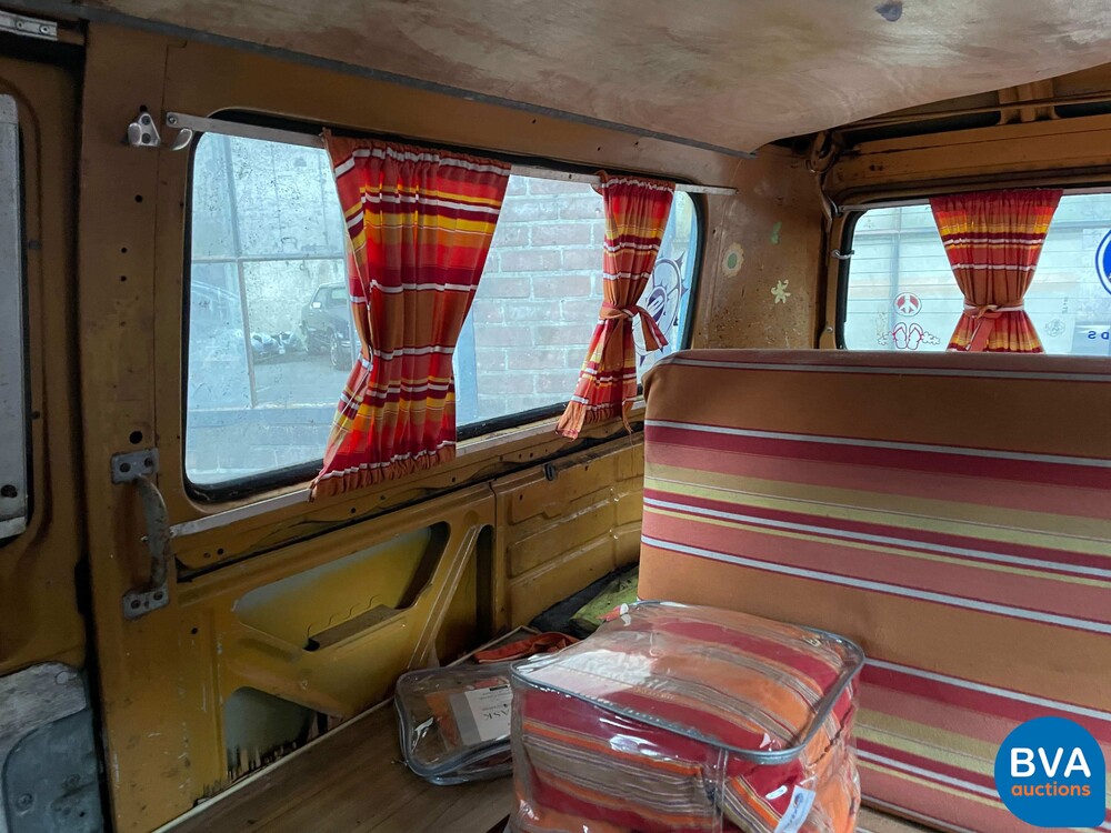 Volkswagen T2 Westfalia Wohnmobiltransporter 1972.