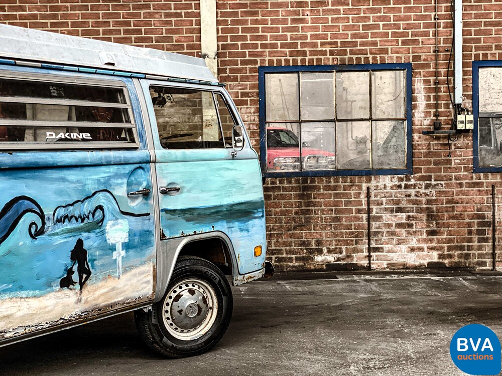 Volkswagen T2 Westfalia Wohnmobiltransporter 1972.