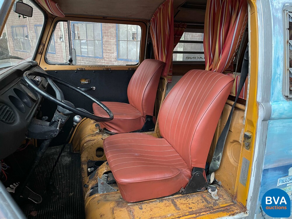 Volkswagen T2 Westfalia Wohnmobiltransporter 1972.