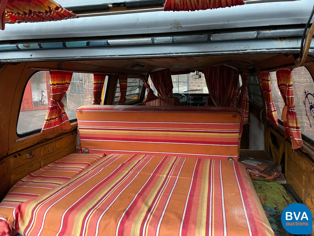 Volkswagen T2 Westfalia Wohnmobiltransporter 1972.