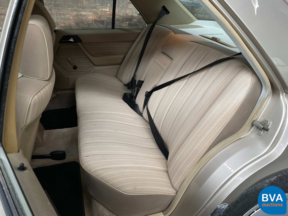 Mercedes-Benz 230E W124 132 PS 1986, 61-ZRZ-8.