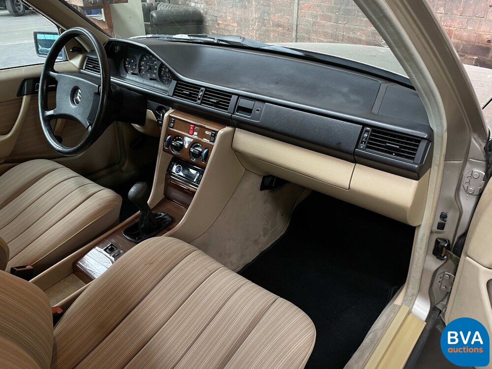 Mercedes-Benz 230E W124 132 PS 1986, 61-ZRZ-8.
