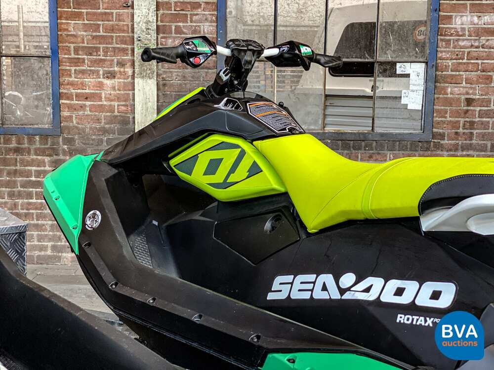 Seadoo Spark 2 up Trixx 90hp Watercraft Sea-Doo 2019 Jet Ski.