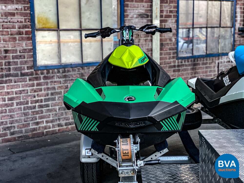Seadoo Spark 2 up Trixx 90hp Watercraft Sea-Doo 2019 Jet Ski.