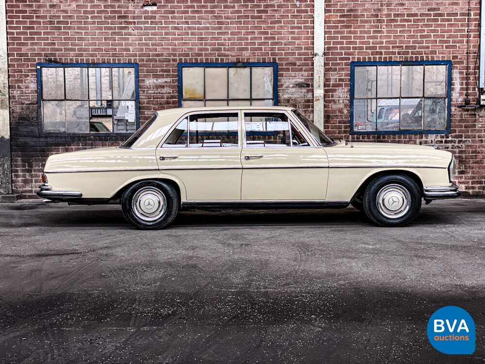 Mercedes-Benz 250S W108 2.5 131 PS 1967, AH-07-14.
