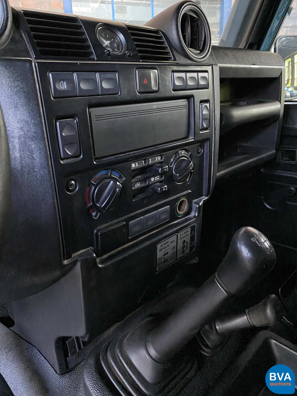 Land Rover Defender Pick-Up FX4 Graues Nummernschild 122pk 2015, VHD-72-F.