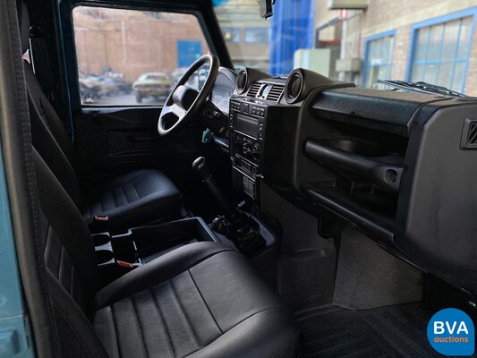 Land Rover Defender Pick-Up FX4 Gray license plate 122pk 2015, VHD-72-F.