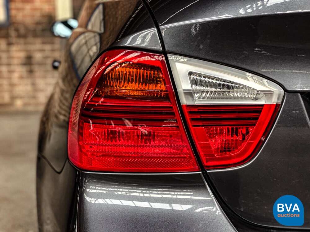 BMW 320i 3-series Dynamic Executive 150pk 2005 -Original NL-, 72-RK-ZG.