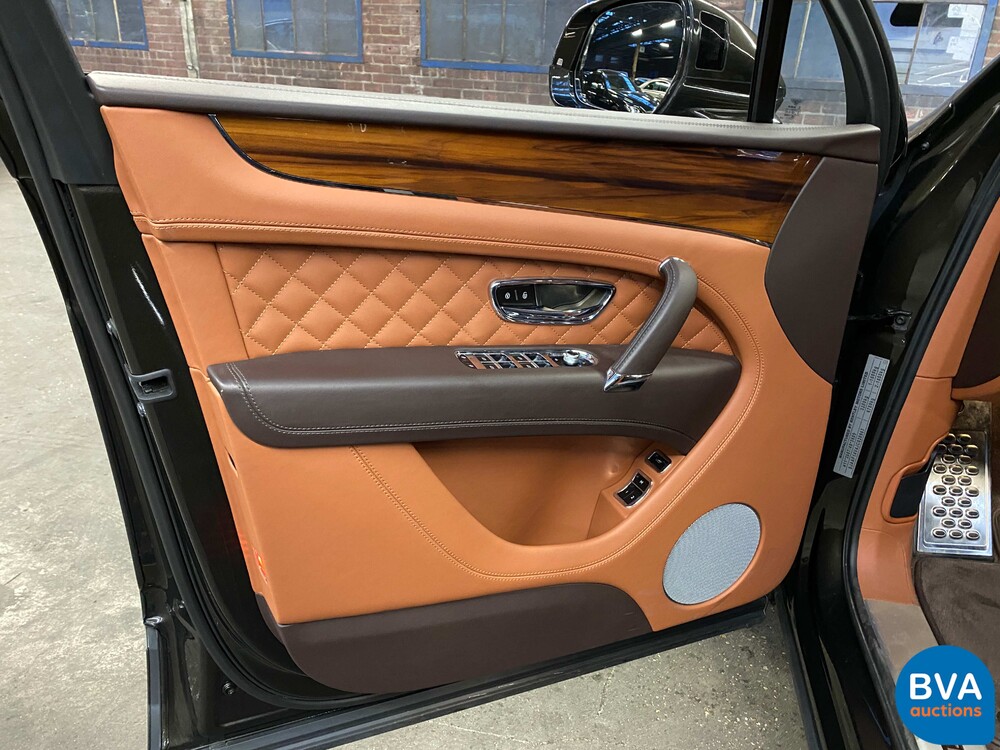 Bentley Bentayga 6.0 W12 608pk 2018 -Original NL-, RK-639-X.