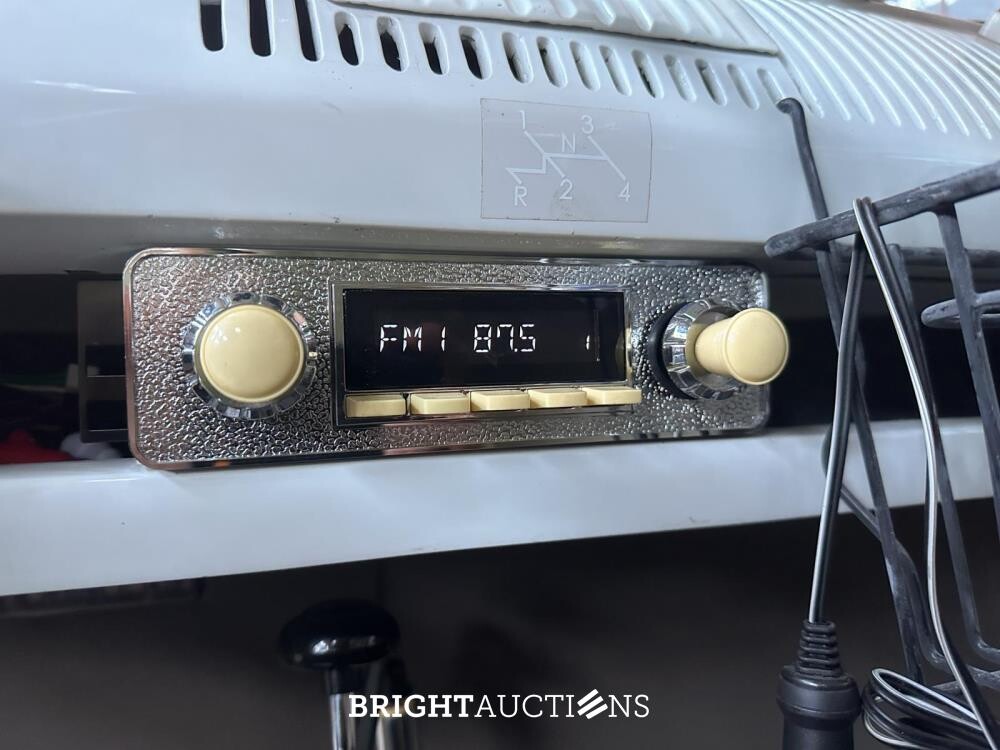 Volkswagen Split Bus T1 Samba 46HP 1981, 1-ZSB-73
