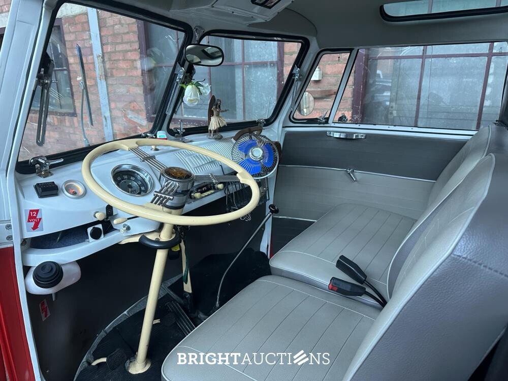 Volkswagen Split Bus T1 Samba 46HP 1981, 1-ZSB-73
