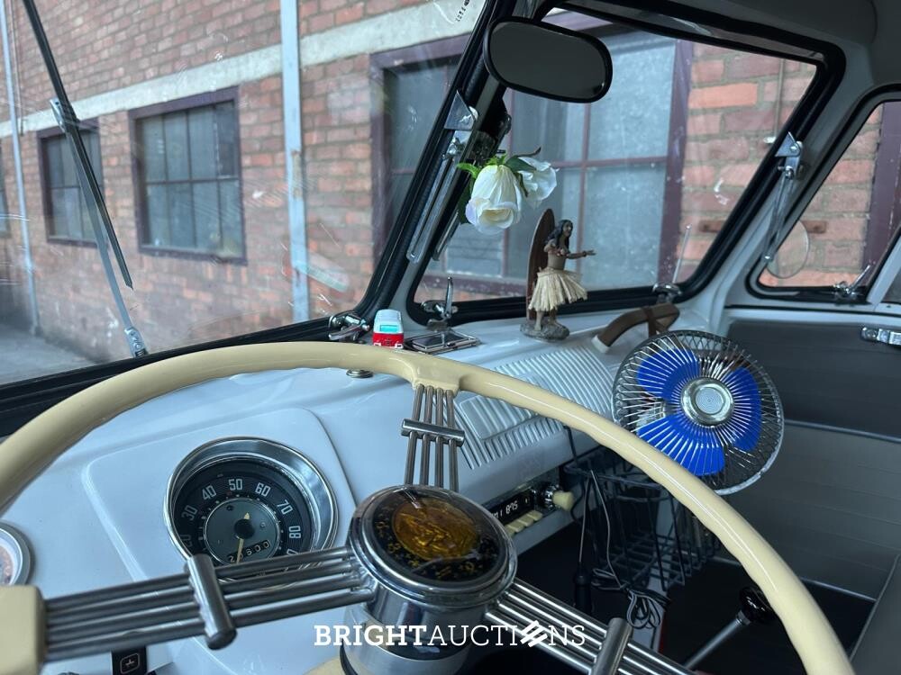 Volkswagen Split Bus T1 Samba 46HP 1981, 1-ZSB-73
