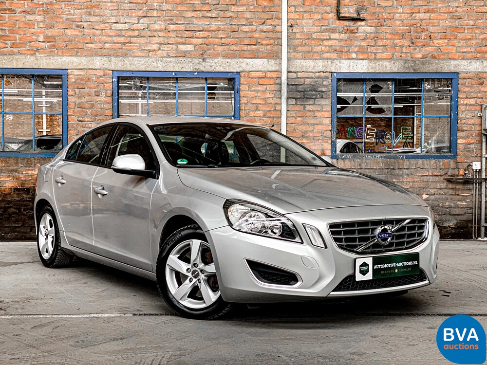 Volvo S60 2.0T Intro Edition 203pk 2010 -Origineel NL-, 02-NJ-L9