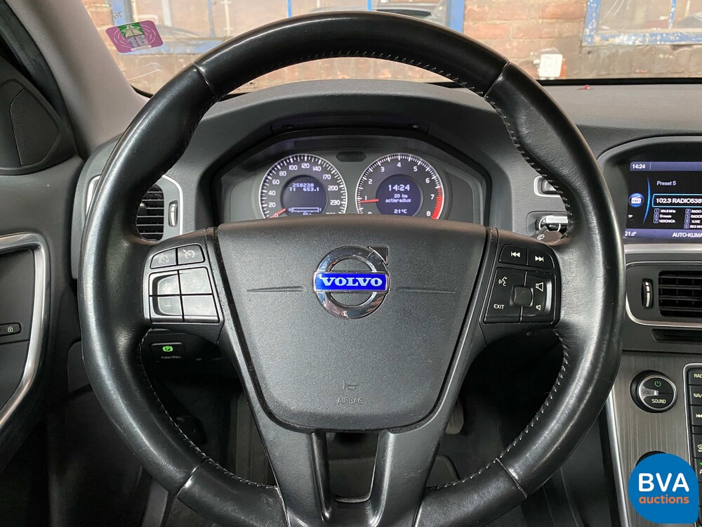 Volvo S60 2.0T Intro Edition 203pk 2010 -Origineel NL-, 02-NJ-L9