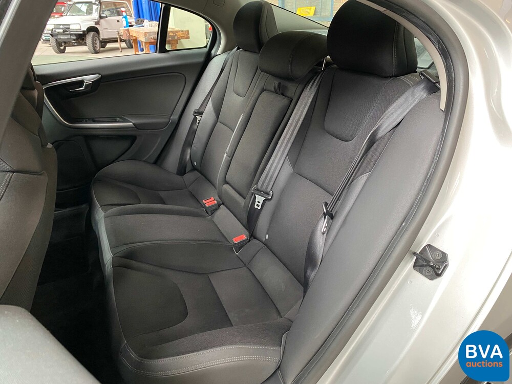 Volvo S60 2.0T Intro Edition 203pk 2010 -Origineel NL-, 02-NJ-L9