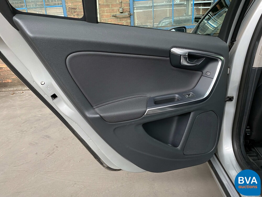 Volvo S60 2.0T Intro Edition 203pk 2010 -Origineel NL-, 02-NJ-L9