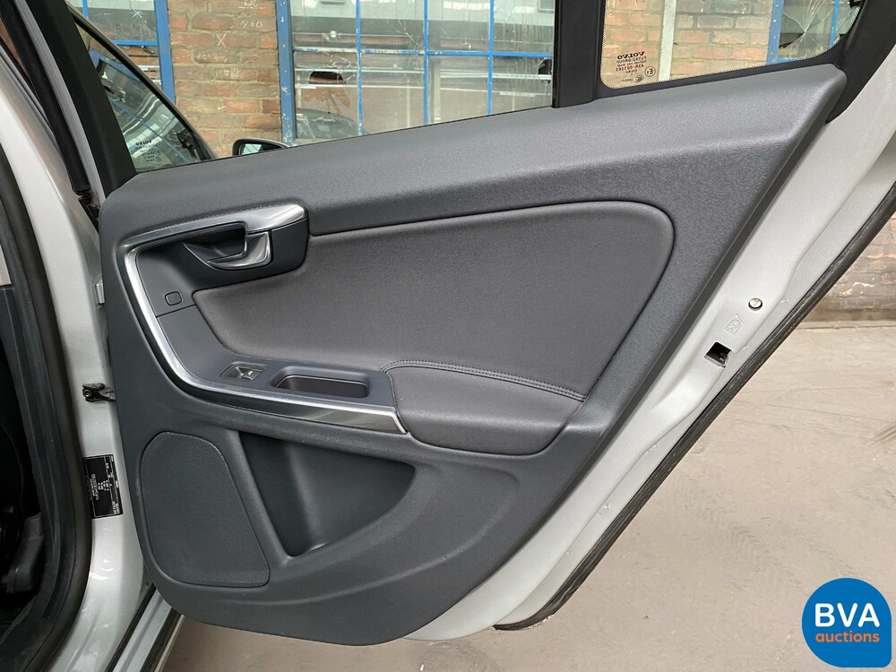 Volvo S60 2.0T Intro Edition 203pk 2010 -Origineel NL-, 02-NJ-L9