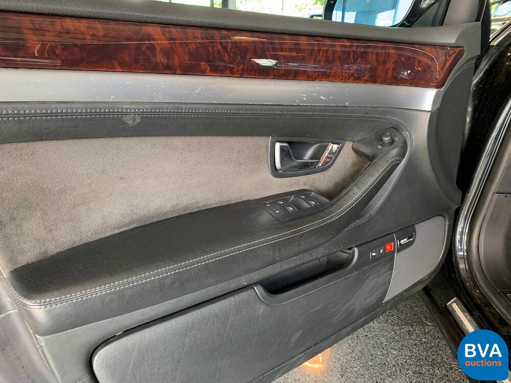 Audi A8 Long 6.0 W12 Quattro Pro line 450hp 2004, 69-RD-NX.