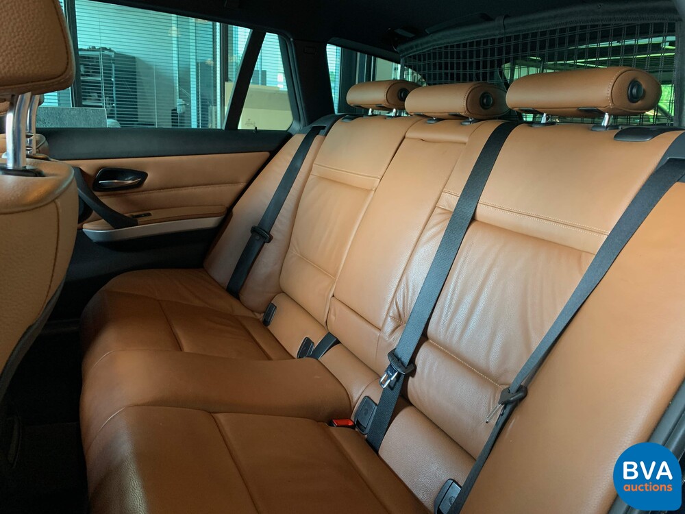 BMW 330i Touring Carbon Sport Edition M-Sport 3-series 272pk 2011 -Original NL-, 36-SNZ-4.