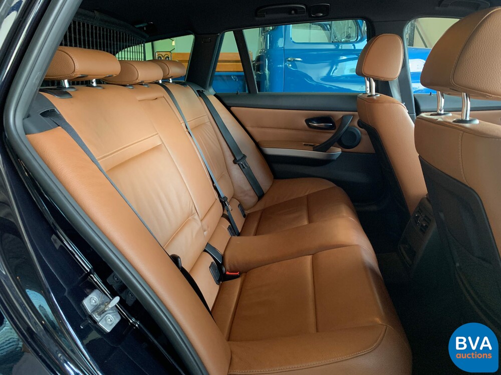 BMW 330i Touring Carbon Sport Edition M-Sport 3-series 272pk 2011 -Original NL-, 36-SNZ-4.