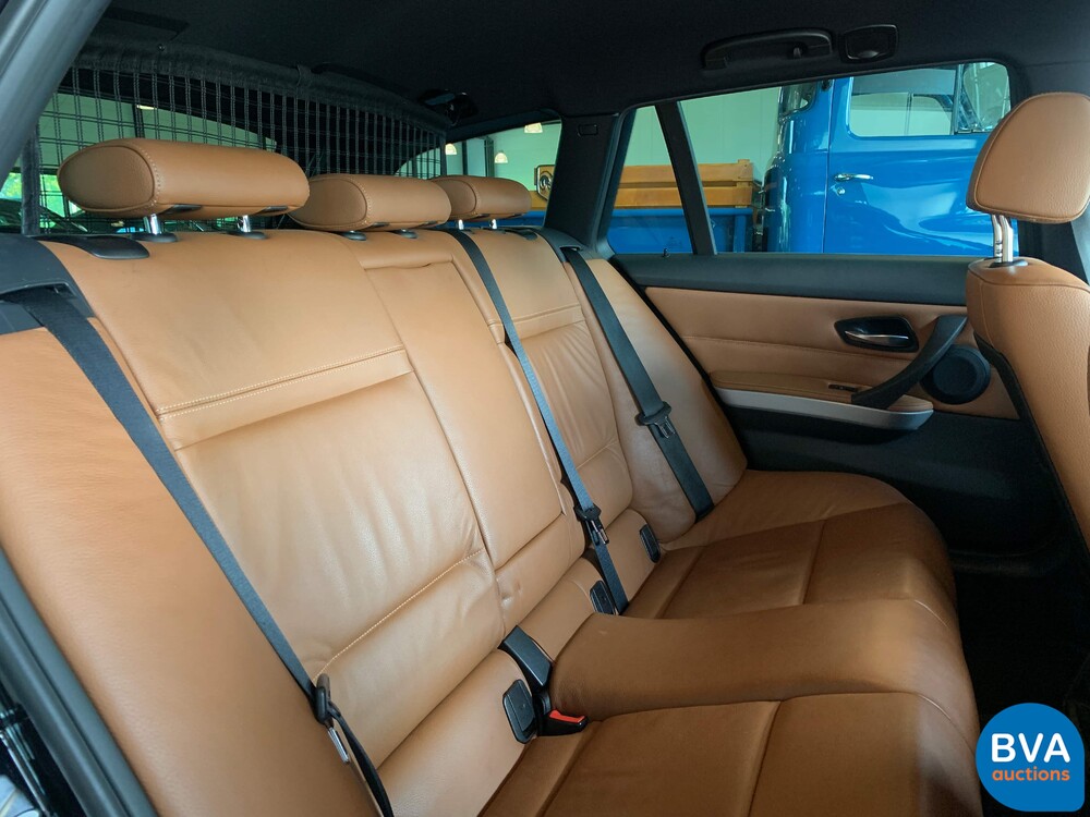 BMW 330i Touring Carbon Sport Edition M-Sport 3-series 272pk 2011 -Original NL-, 36-SNZ-4.