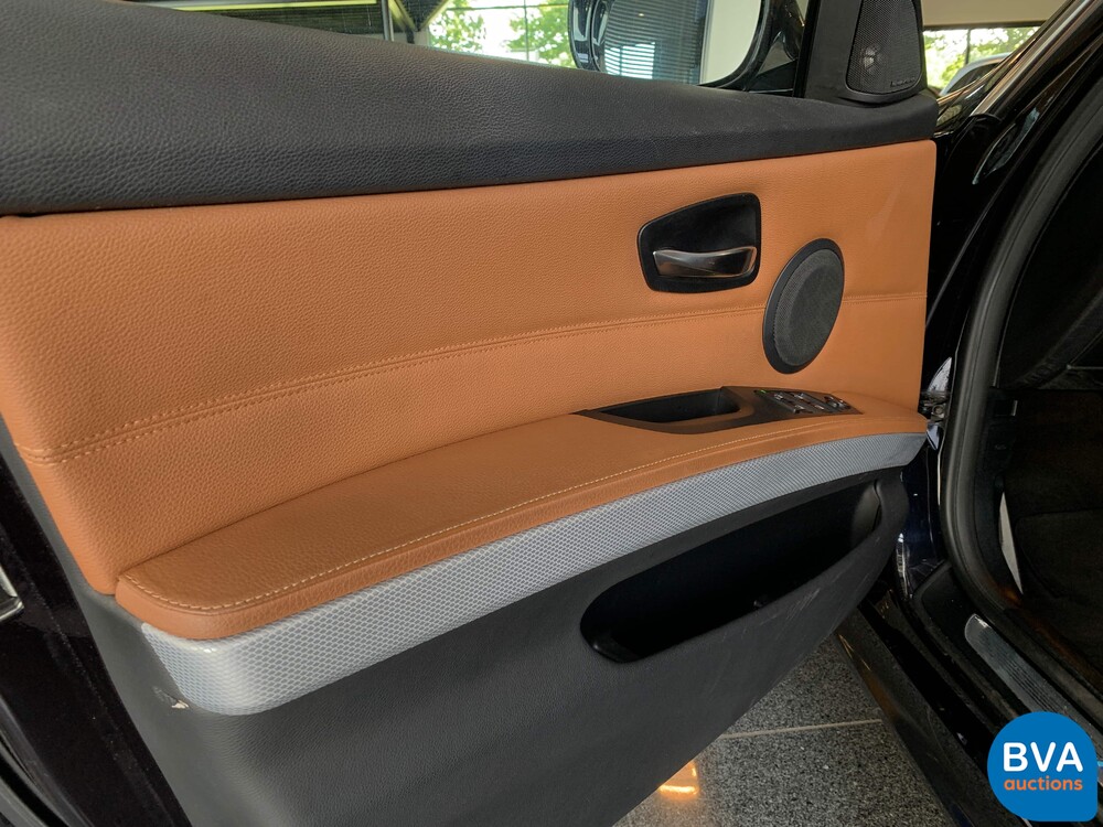 BMW 330i Touring Carbon Sport Edition M-Sport 3-series 272pk 2011 -Original NL-, 36-SNZ-4.