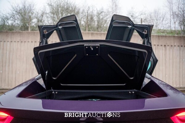 Donkervoort F22 2.5 Bare Naked / No. 8 of 25 / 2024 / Lift / Race ABS / Forged / Recaro