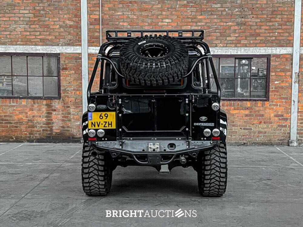 Land Rover Defender 2.5 TD5 110 SW G4 122hp 2004 (Original-NL), 69-NV-ZH (James Bond)
