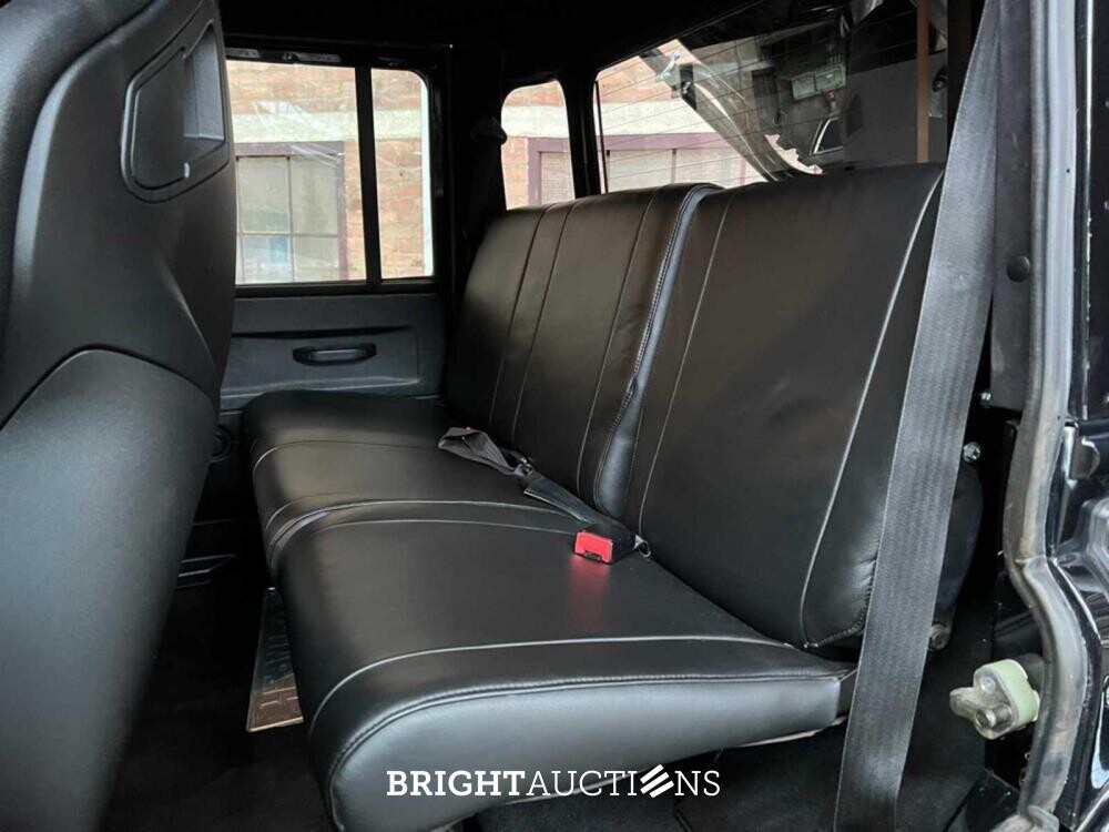 Land Rover Defender 2.5 TD5 110 SW G4 122hp 2004 (Original-NL), 69-NV-ZH (James Bond)
