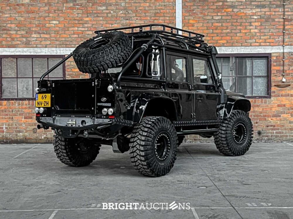 Land Rover Defender 2.5 TD5 110 SW G4 122hp 2004 (Original-NL), 69-NV-ZH (James Bond)
